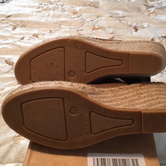 NWT Andre Assous sandal - Picture 6 of 8